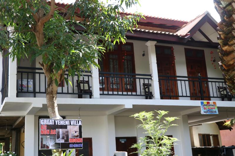 Great yeheni villa — забронировать отель в Хиккадува