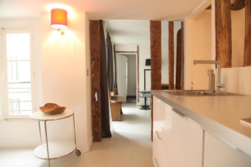 Цены на Bail mobilite, chambre, Louvre Palais Royal в Париже