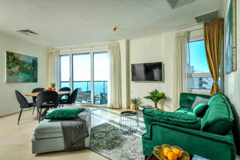 Цены на Picturesque 3BR Apt w Balcony & Parking Near Beach by Sea N' Rent в Тель-Авиве