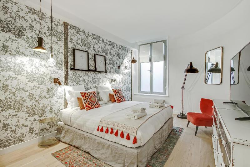 Цены на Pick A Flat's Apartment in Louvre Saint Honore в Париже