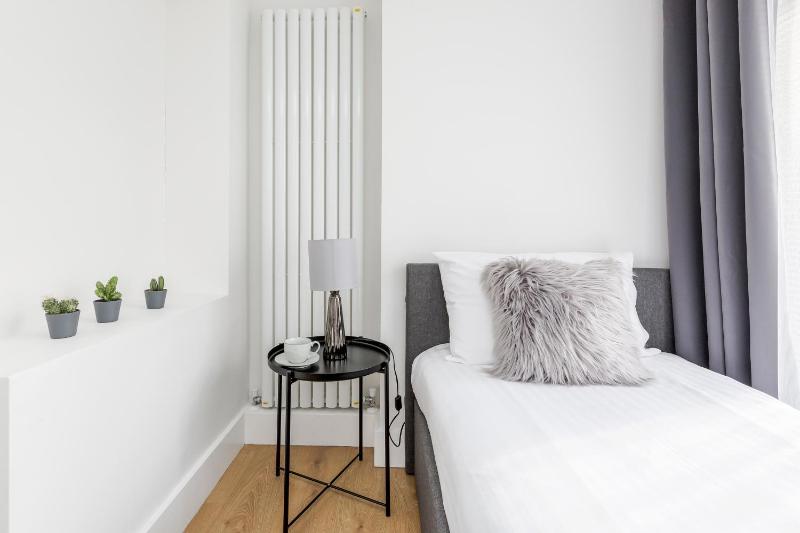 2 Bedrooms Serviced Apartment ExCel Exhibition Centre, O2 Arena, Stratford Olympic City, Forest Gate, Central London — отель с удобным расположением в Лондоне