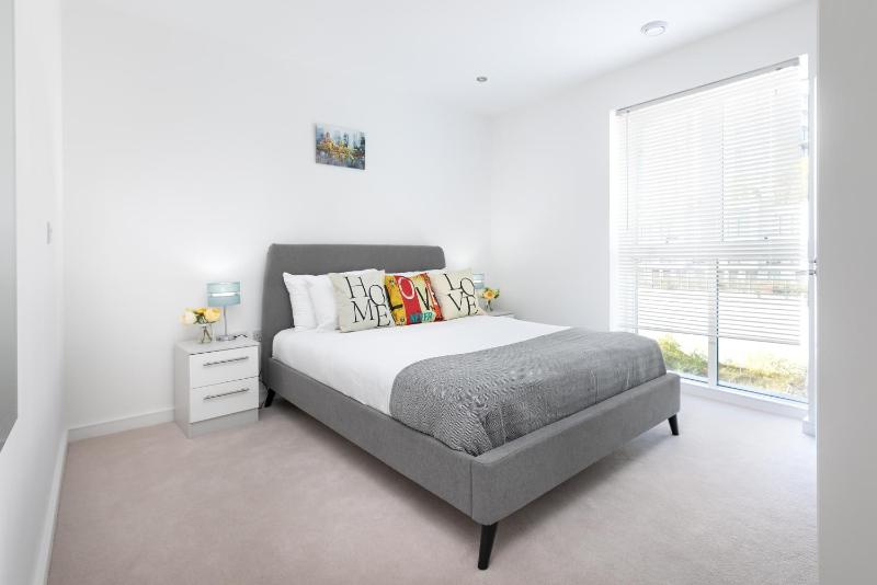 Skyvillion - Olympic View London Stratford Apartment — комфортный отель в Лондоне