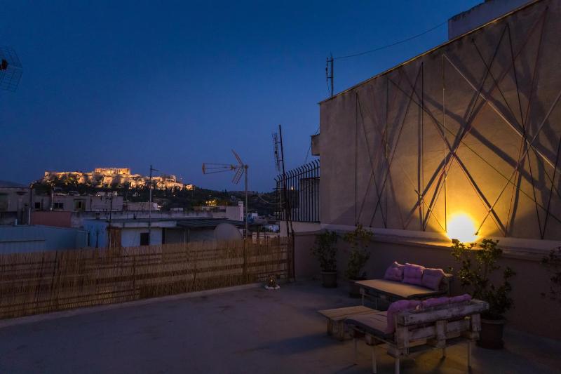 Psirri Artistic Rooftop Apartment with Acropolis View — отзывы гостей и цены
