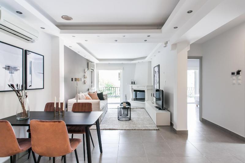 Modernized & Spacious 2BD Apartment in Chalandri by UPSTREET — комфортный отель в Афины