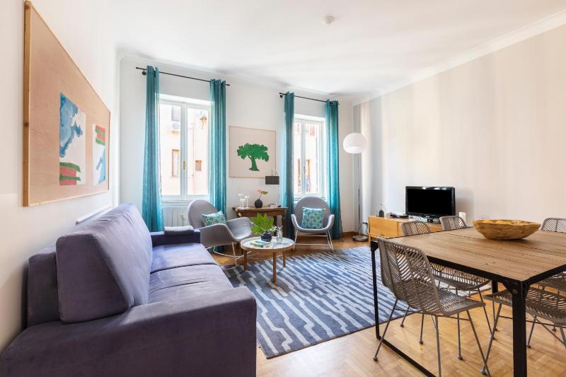 ROMAC Condotti with 3 bedrooms near the Spanish Steps — отель с удобным расположением в Риме