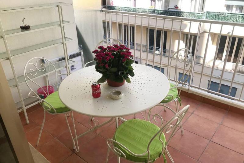 Studio centre nice proche de mer — отель в Николь, Франция