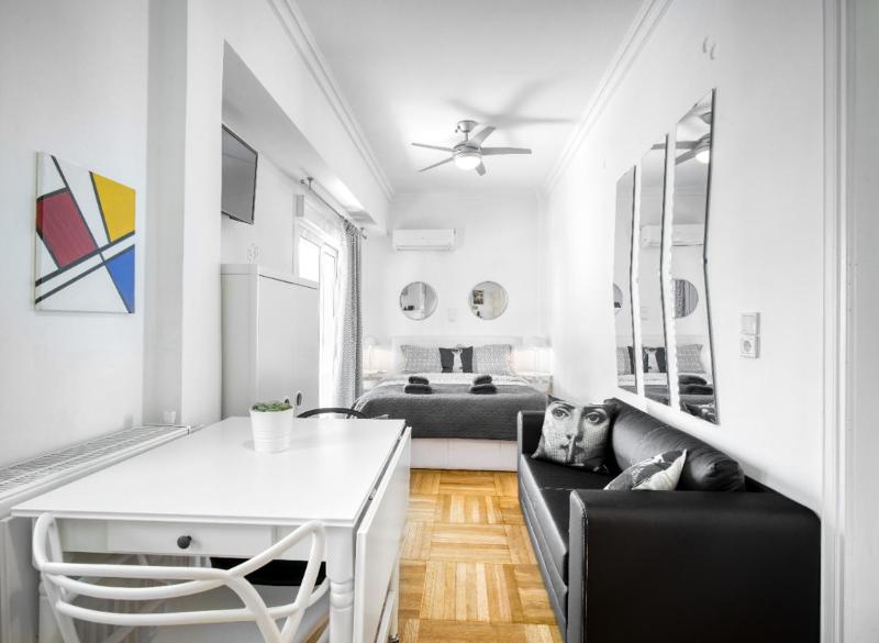The Cactus Apartment with Large Sunny Balcony — отель в Афины, Греция
