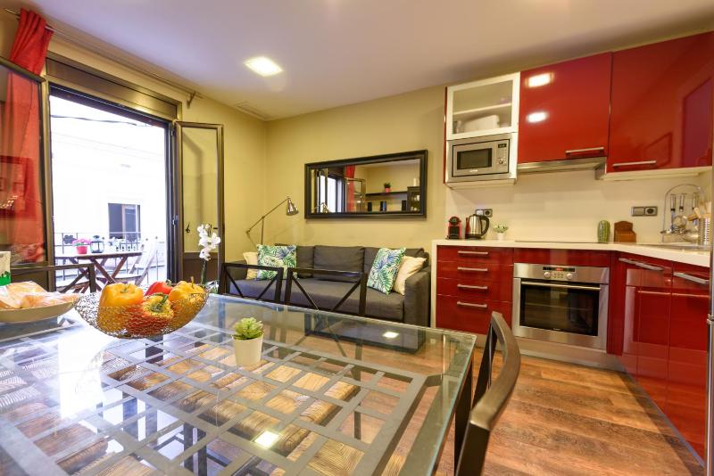 RamblasRentals Cozy Renovated 2BR with Balcony Lift 20M Rambla - Parking - Wifi — забронировать отель в Барселоне
