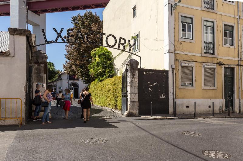 LxFactory Apartment — отель с удобствами в Лиссабоне