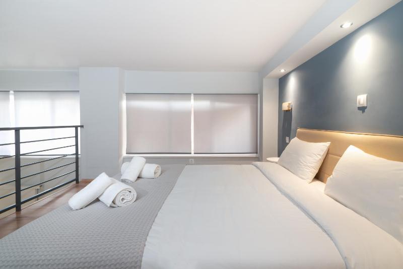 Spacious apartment-600m from the subway — отель с удобным расположением в Афины