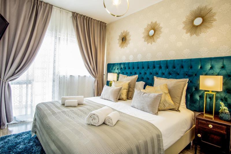 Gaze out at the City in a Retro-Chic Getaway — отзывы гостей и цены