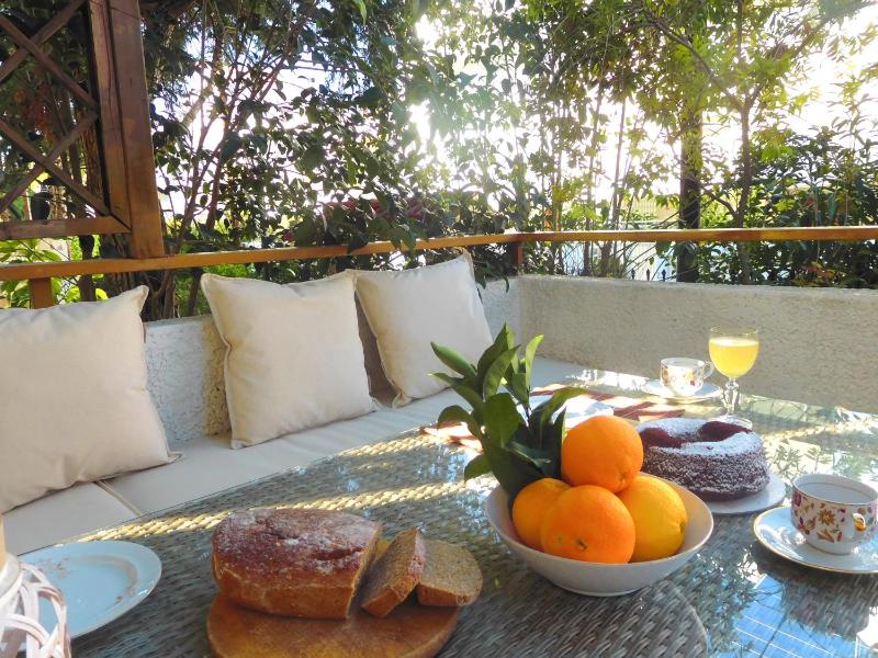 Kavouri beach house just 6 minutes walk to Kavouri beach — комфортный отель в Афины