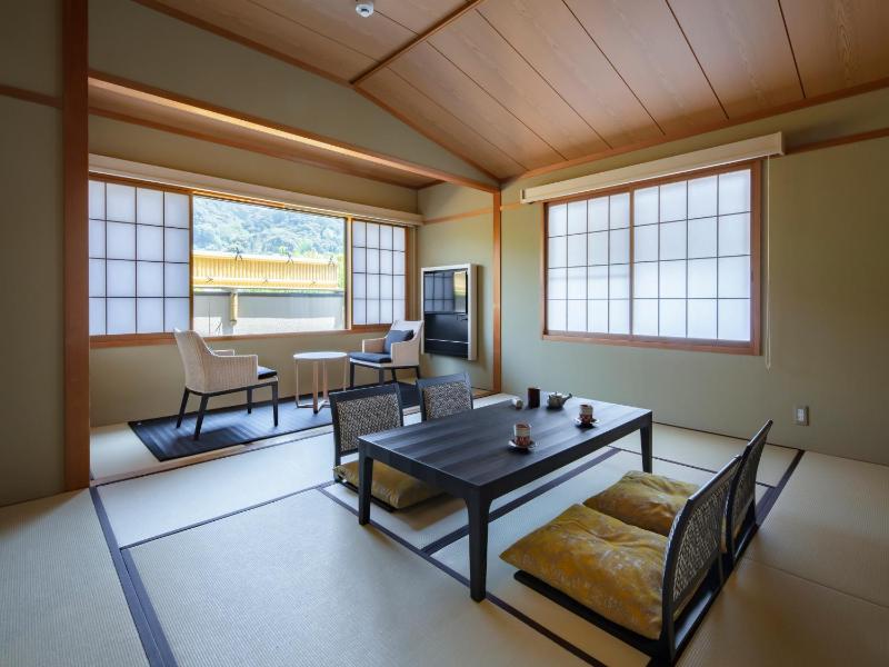 Gion Ryokan Karaku — забронировать отель в Киото