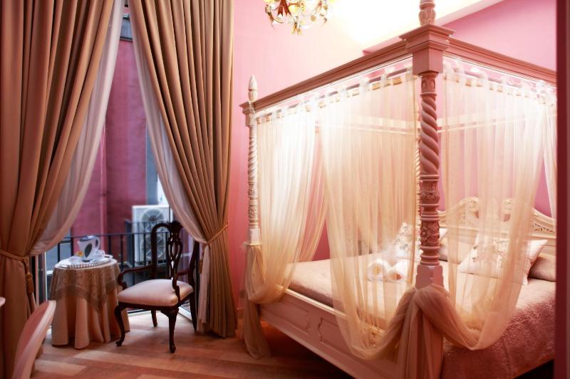 Hotel Lanfipe Palace — отель с удобствами в Неаполе