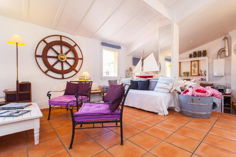 Appartements Vieux Nice / Marche aux fleurs — забронировать отель в Николь