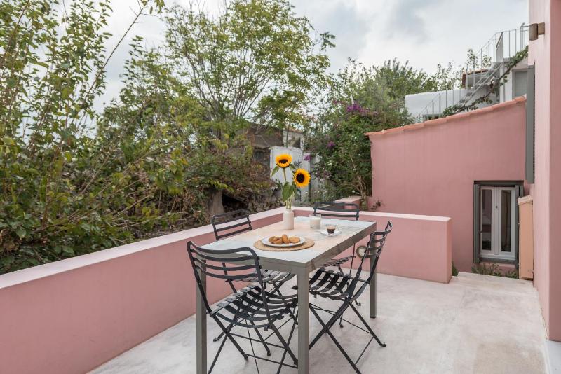 Anafiotika hideaway acropolis Athens by Cycladica — отель с удобствами в Афины