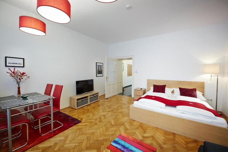 Stadthalle - FamilyCityApartment — отель в вене, Австрия