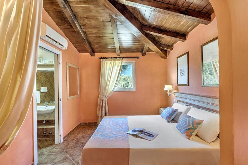 Colonna Hotel Country a Porto Cervo - Elegante resort con piscina