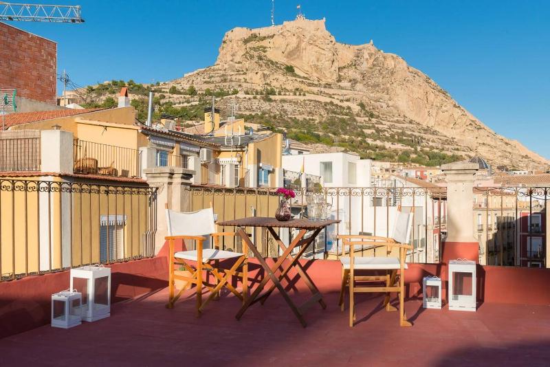 Цены на ALC - Stylish Studio with Fantastic Terrace, Old Town в Аликанте