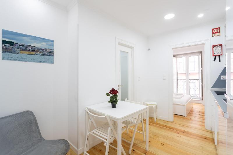 FLH Mouraria Charming Flat I — отель с удобным расположением в Лиссабоне
