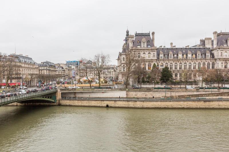 Veeve - Quai aux Fleurs Apartment — отель с удобствами в Париже