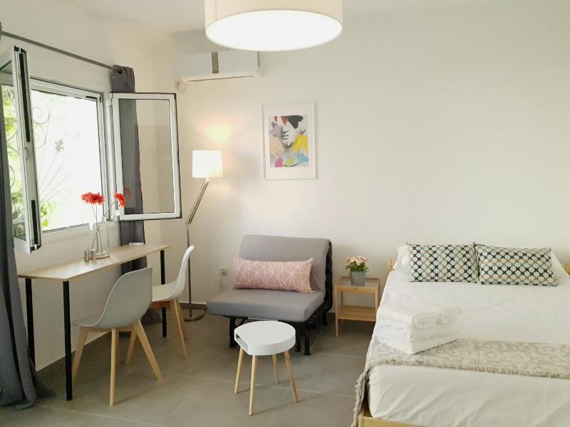 Cozy Studio 4U Gazi - Center Athens — отель с удобным расположением в Афины
