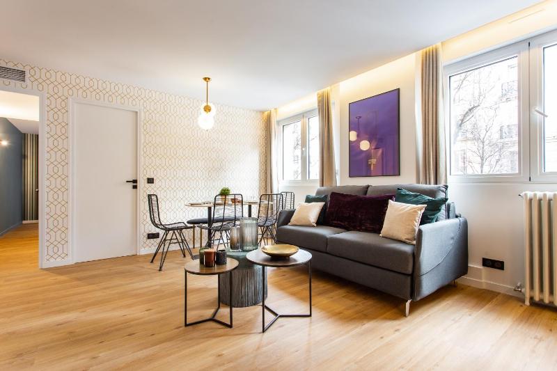 CMG Residence Canal Saint-Martin / Vellefaux — забронировать отель в Париже