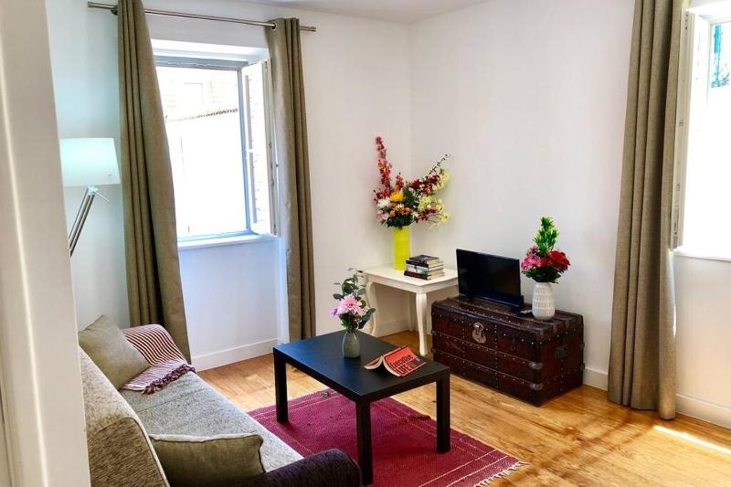 Heart of Lisbon Private Apartment, Bairro Alto — забронировать отель в Лиссабоне