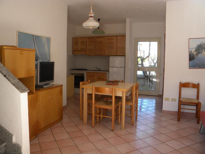 Casa Andrea a Santa Teresa - Accogliente con giardino