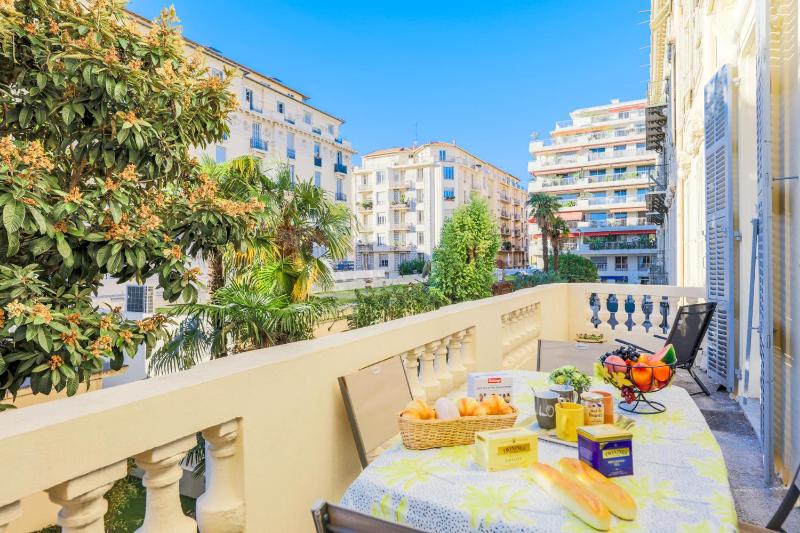 VIA ITALIA AP1054 - By Riviera Holiday Homes — отель с удобным расположением в Николь