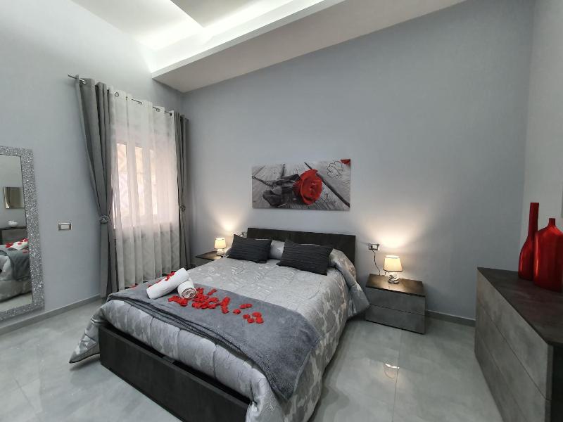 Serenity Home 68 — забронировать отель в Неаполе
