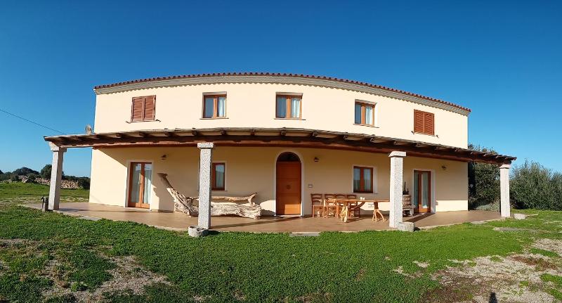Villa Stazzo a Santa Teresa - Ampia villa con patio