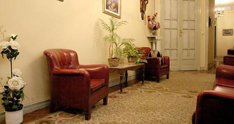 Hostal Delfina — отель с удобным расположением в Мадриде