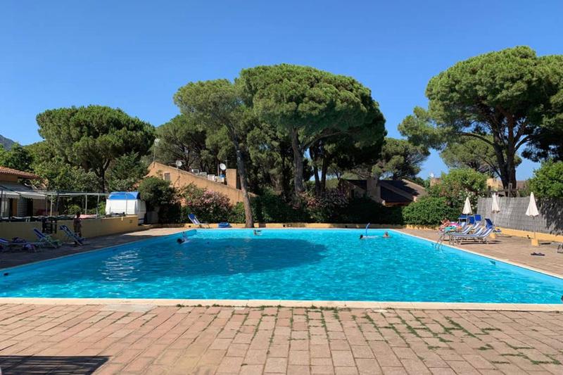 Alloggio Fronte Mare a Pula - Lussuosa Villa con Piscina