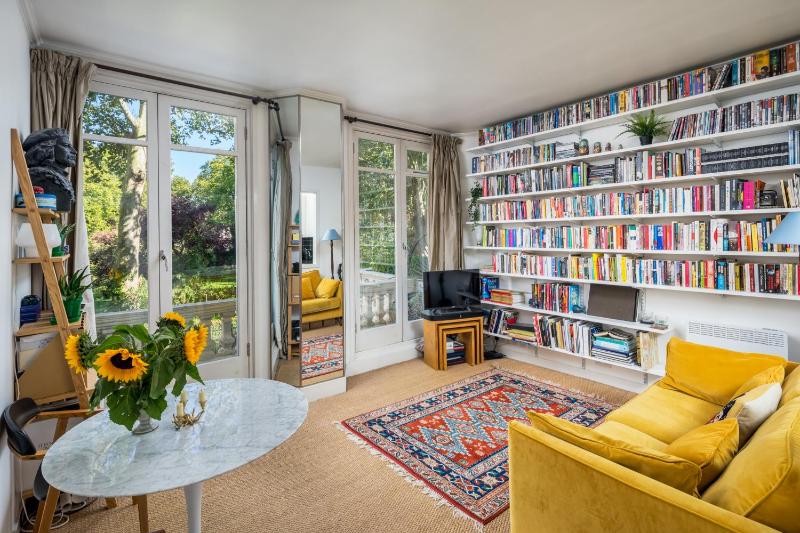 JOIVY Sunny 1-bed flat with terrace in Bayswater, near Paddington — комфортный отель в Лондоне