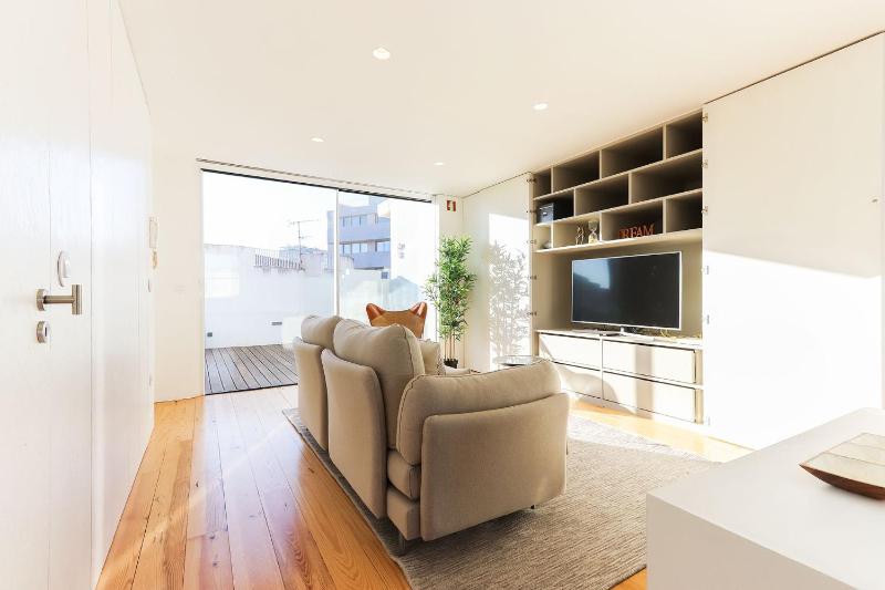 Marques de Pombal Duplex with Terrace by Homing — отель с удобствами в Лиссабоне