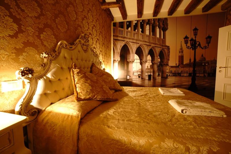 La Residenza di Carlo close to Piazza San marco — забронировать отель в Венеции