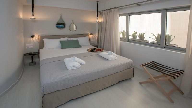 Ermou Stylish Suites by GHH — комфортный отель в Афины