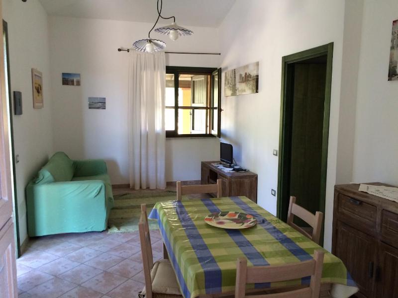 Cottage Su Giudeu a Chia: Relax Vicino al Mare