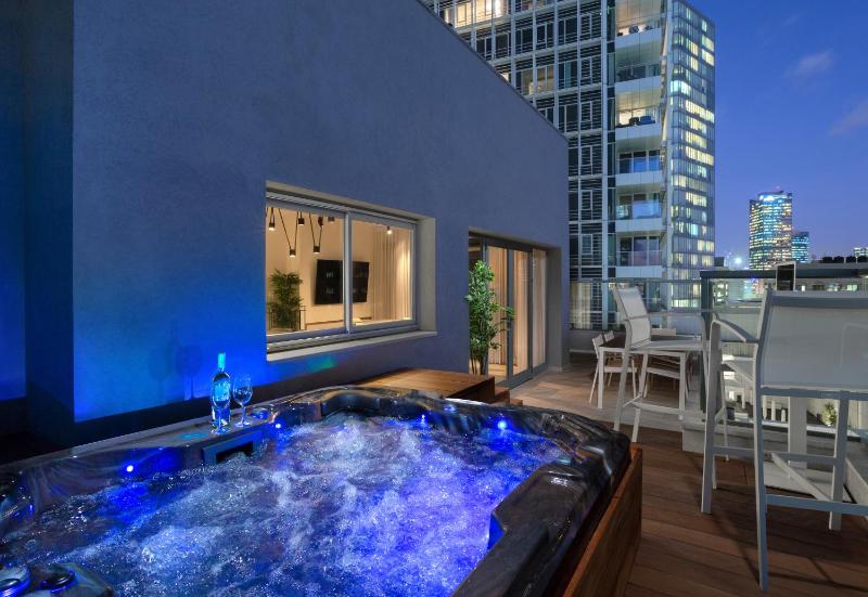 Extravagant 3BR & Jacuzzi by HolyGuest — комфортный отель в Тель-Авиве