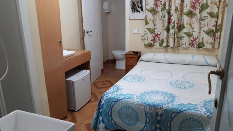 Hostal Fuentesol — комфортный отель в Мадриде