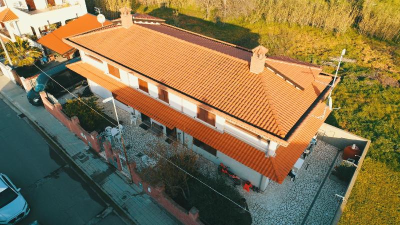 Anaelehouserooms ad Arborea - Moderno B&B con Giardino