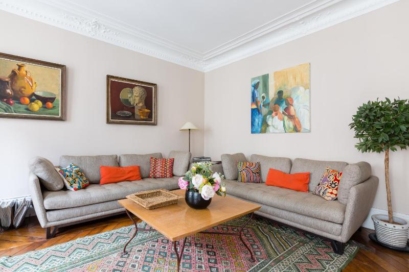 Цены на Veeve - Muted Beauty in Batignolles в Париже