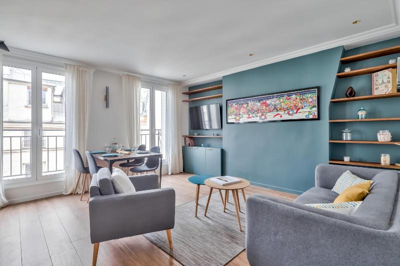 Цены на Splendid 3 bdrs Flat in a Prime Location of Paris в Париже