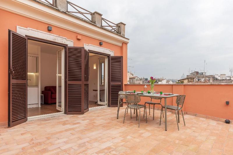 Apartment with Terrace in via del Pellegrino - FromHometoRome — забронировать отель в Риме