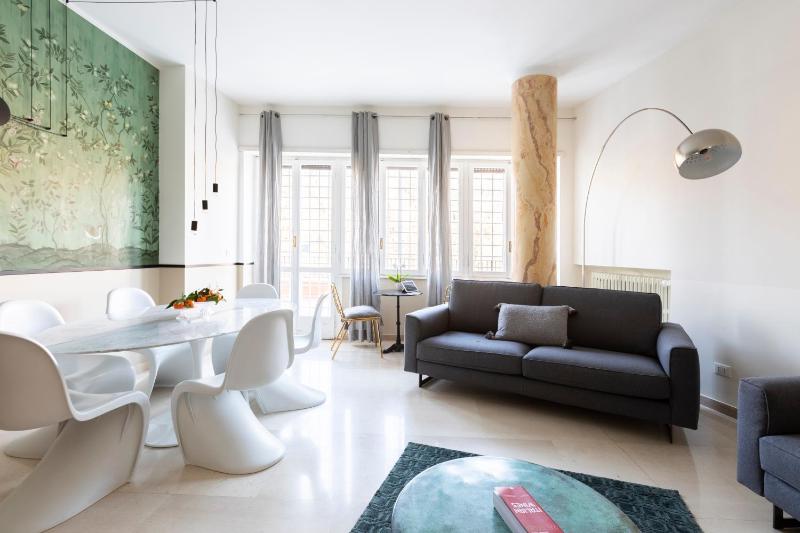 ROMAC San Saba 5-Bedroom and Terrace near Ostiense — забронировать отель в Риме