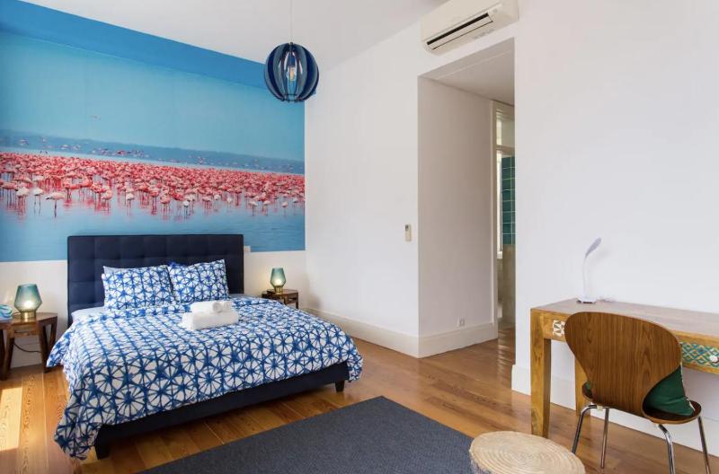 Beautiful 3-Story house in Chiado with a 40m² private terrace — забронировать отель в Лиссабоне