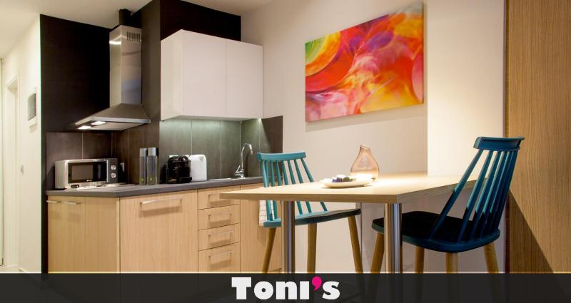 Цены на TONI'S Fashionable Studio near Presidential Garden в Афины