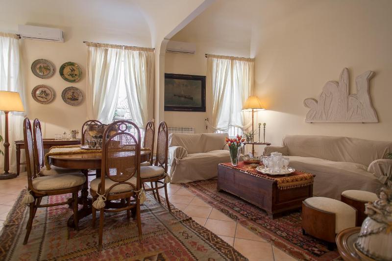 Real Teatro Apartment — отель в Палермо, Италия