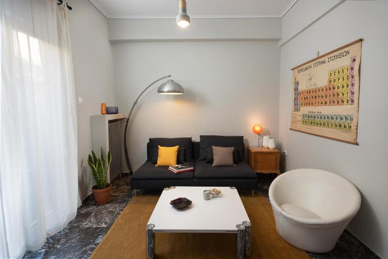 So Athens - Stylish 2 bedroom flat — забронировать отель в Афины